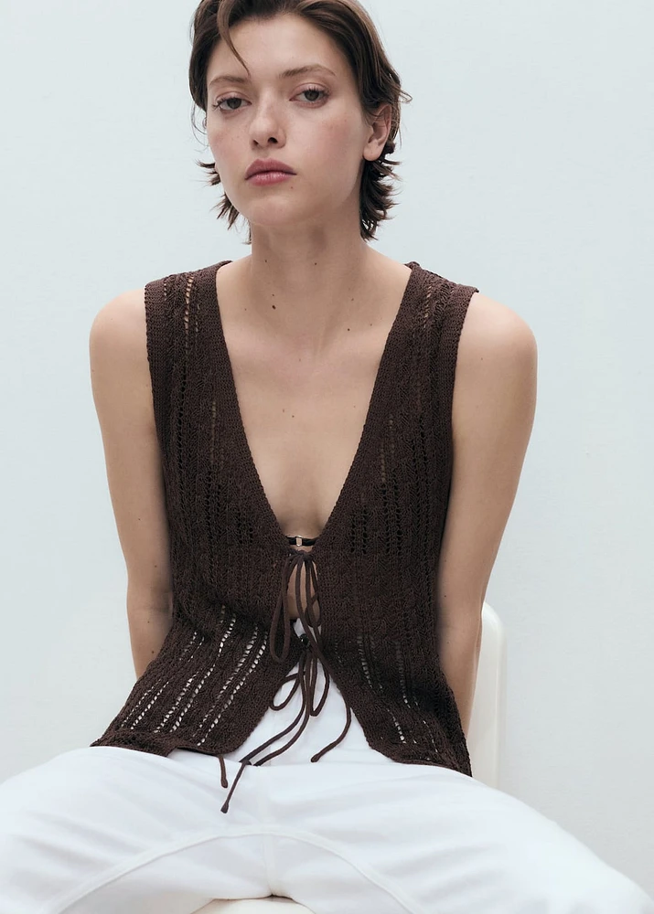 Openwork knitted vest with bow closure