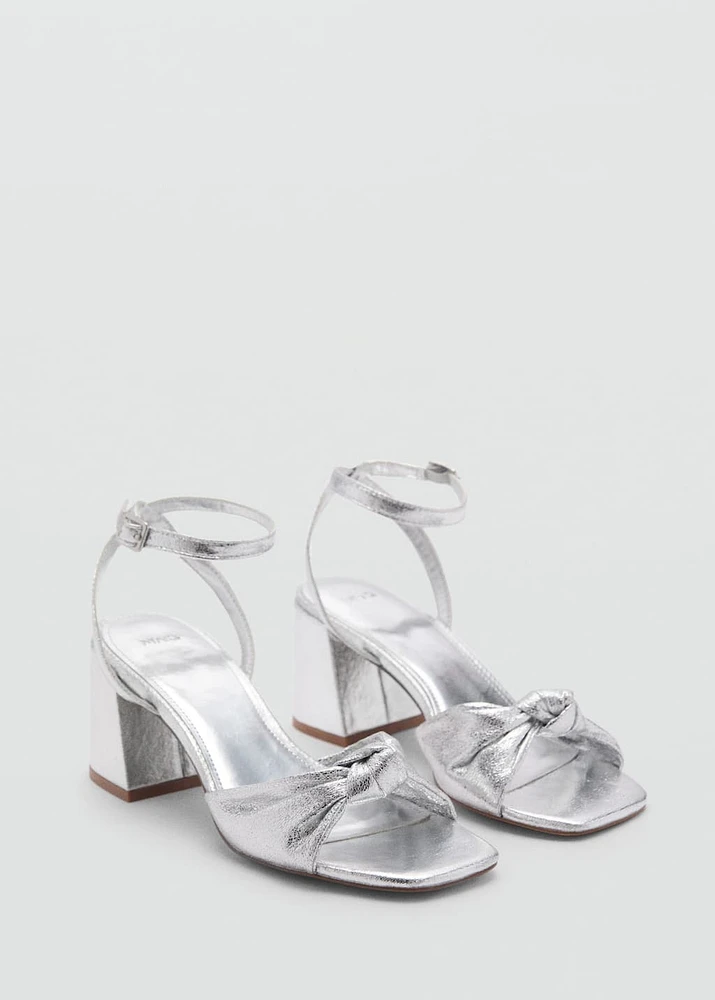 Metallic sandals with bow detail