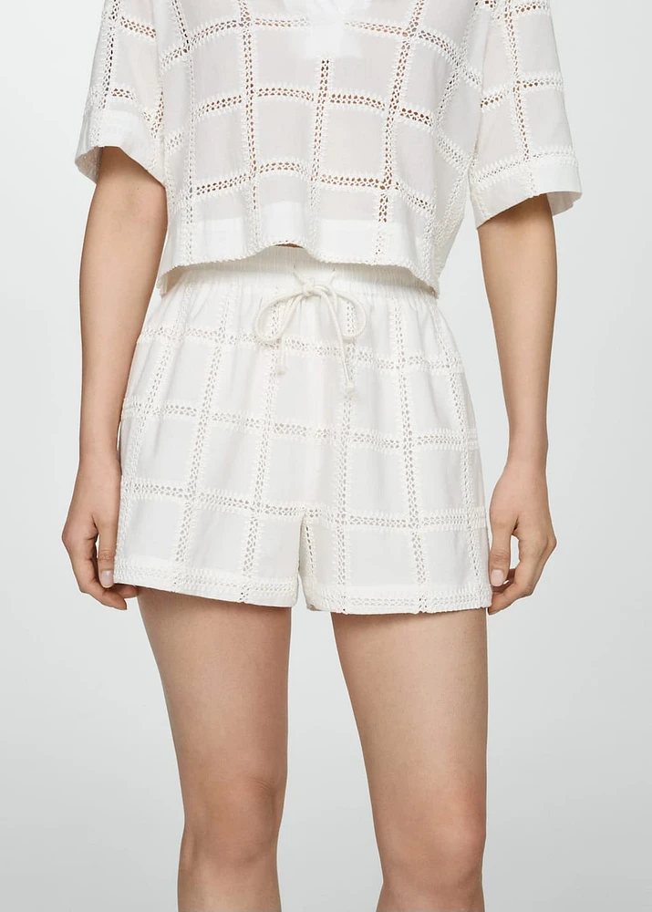 Embroidered shorts with bow
