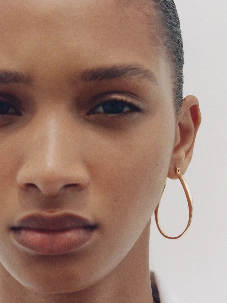 Oval hoop earrings