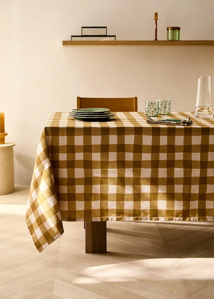 Check cotton tablecloth for 6 to 8 diners