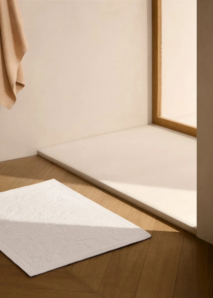 Floral jacquard bath mat