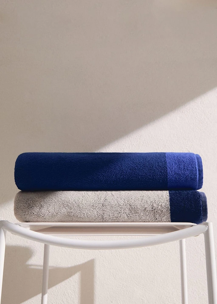 Cotton beach towel with frame design