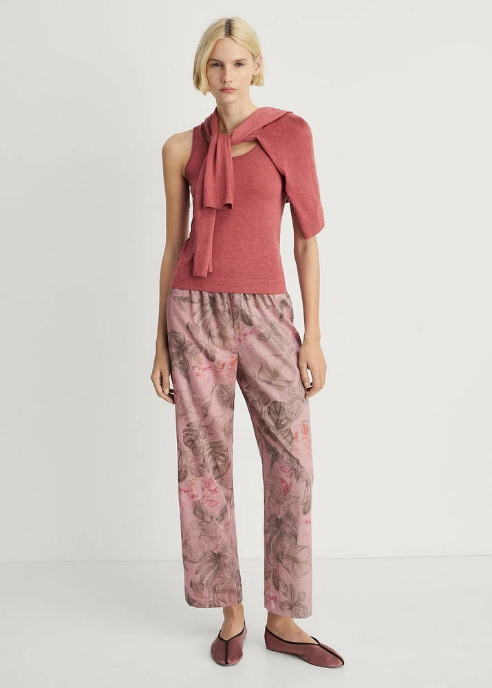 Round-neck knitted sweater