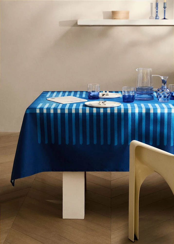 Two-tone striped cotton tablecloth for 6 to 8 diners