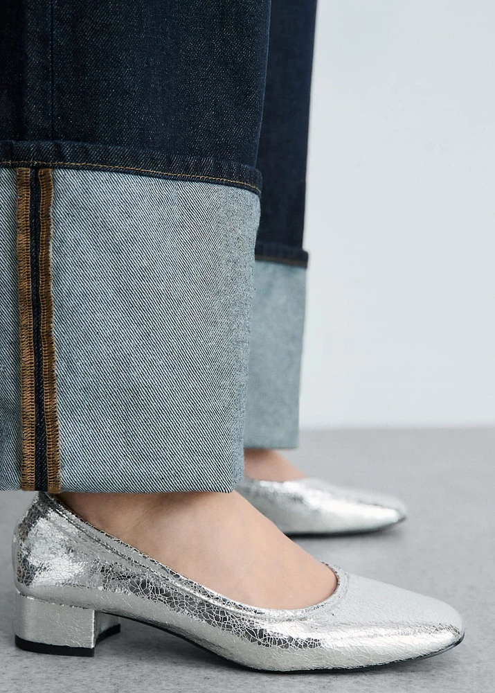 Cracked-heel shoes