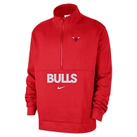 Chicago Bulls Club Courtside Men's Nike NBA 1/2-Zip Top