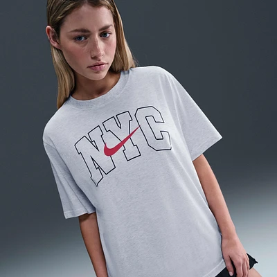 Nike Sportswear Essential Women's Graphic T-Shirt