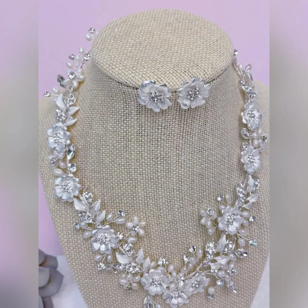 Bridal Silver Flower Necklace & Earrings Set 146364