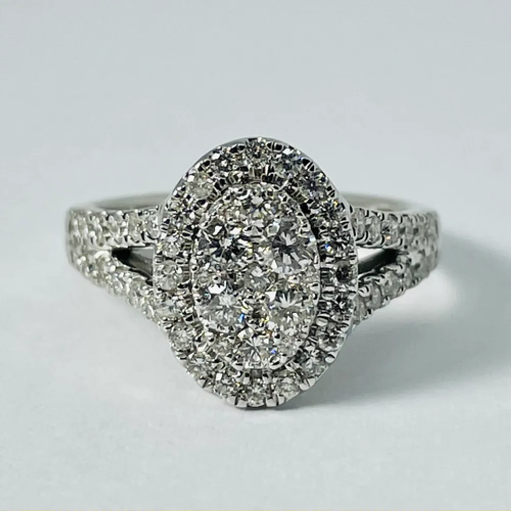 10kt White Gold Oval Diamond Engagement Ring