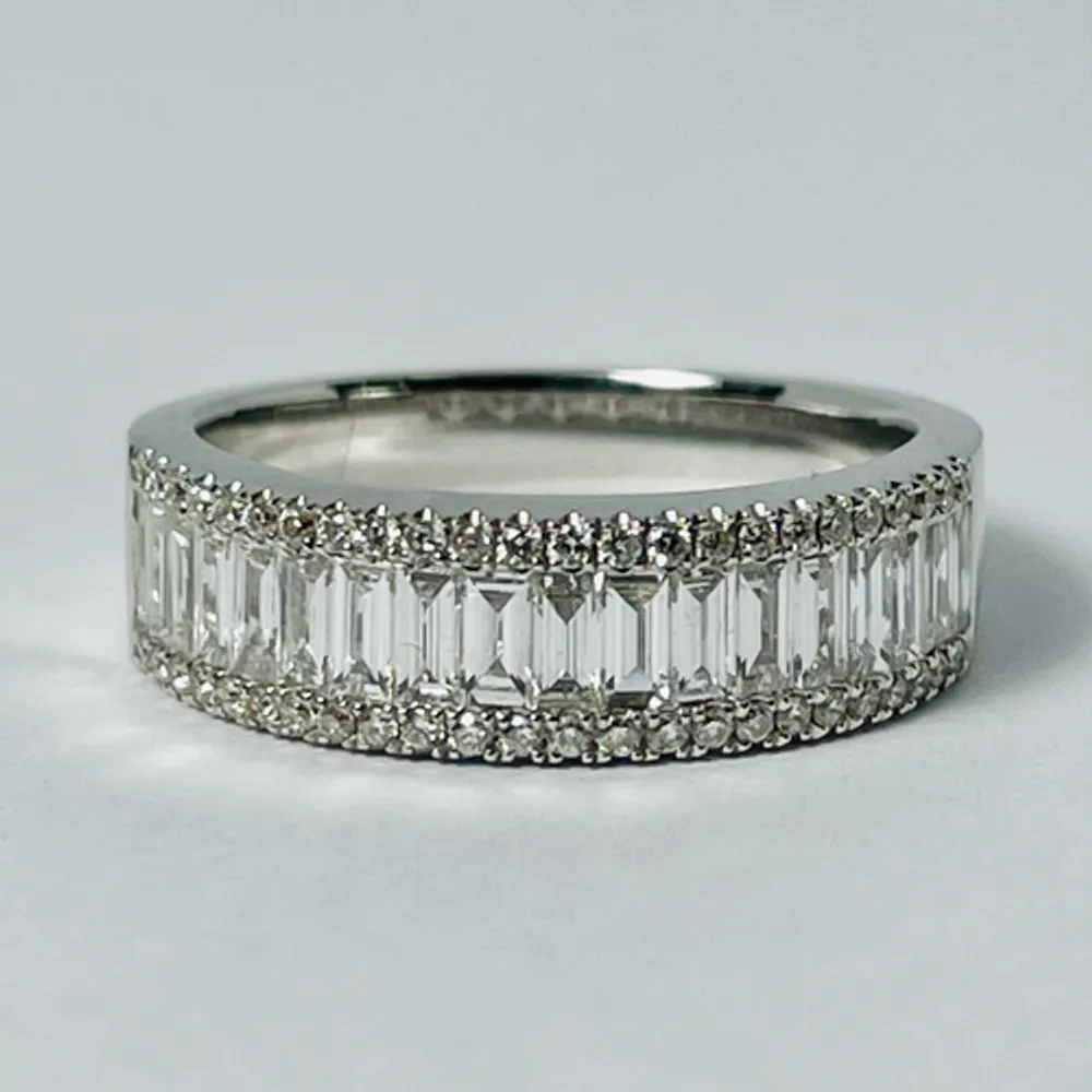 18kt White Gold Diamond Band