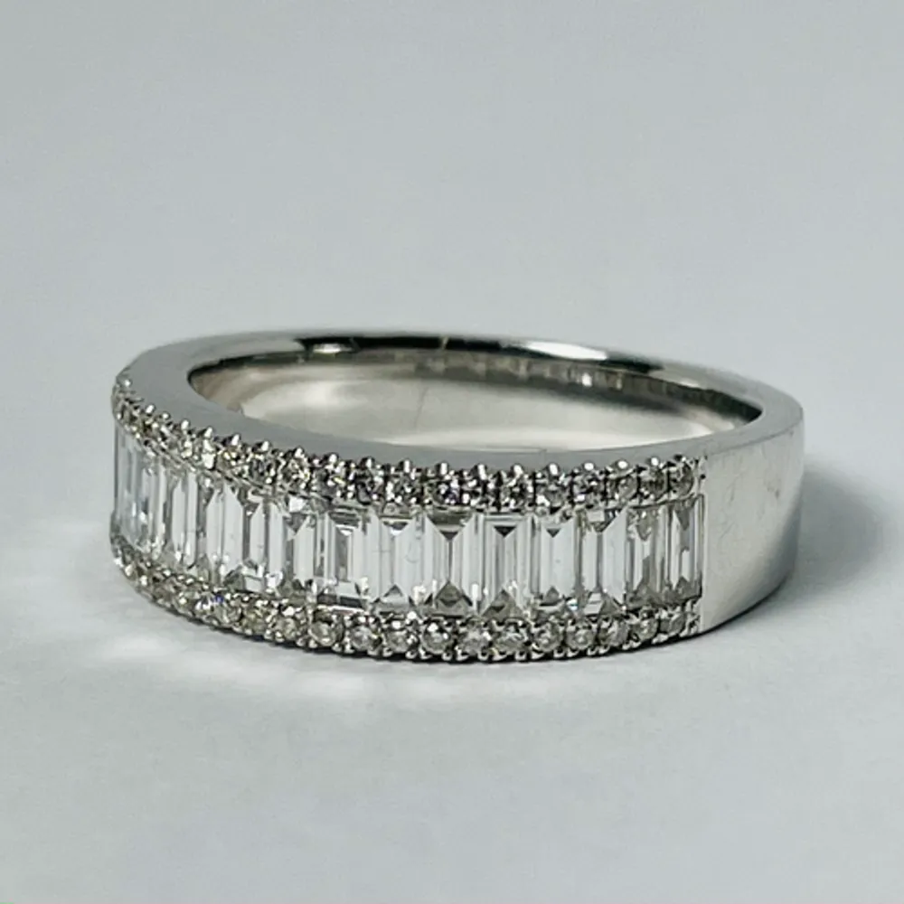 18kt White Gold Diamond Band