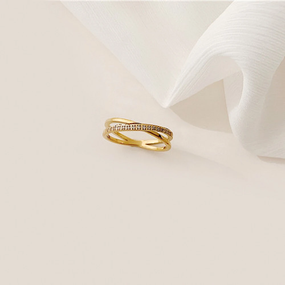 Cross Over Gem Ring