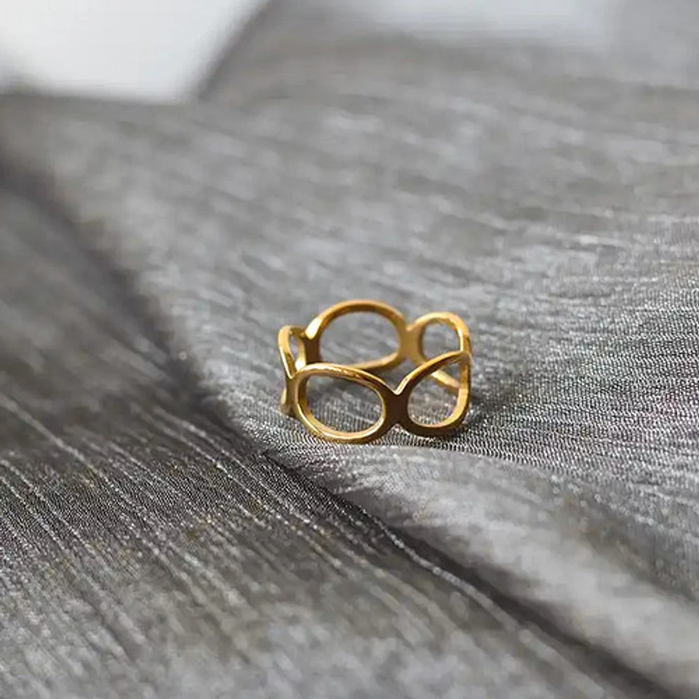 Connected Circles Ring