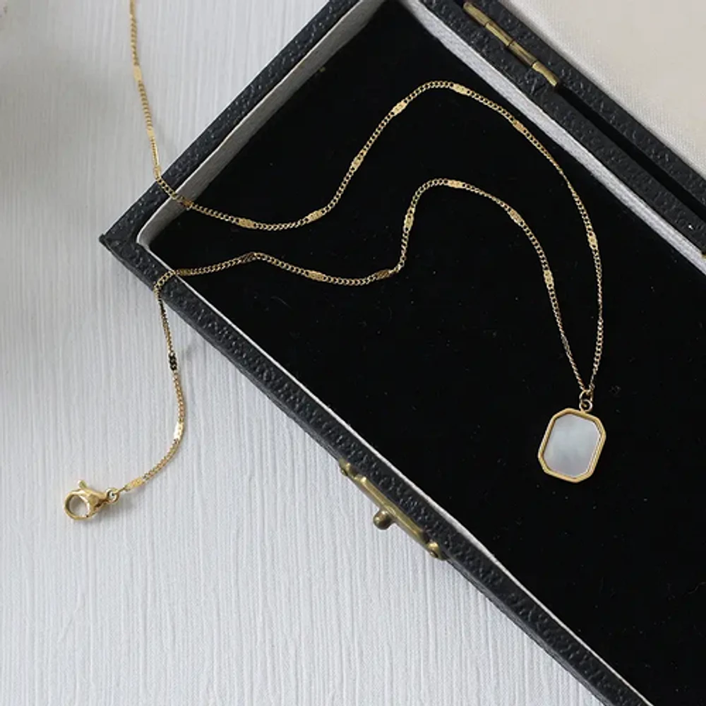 Rectangular Shell Pendant Necklace