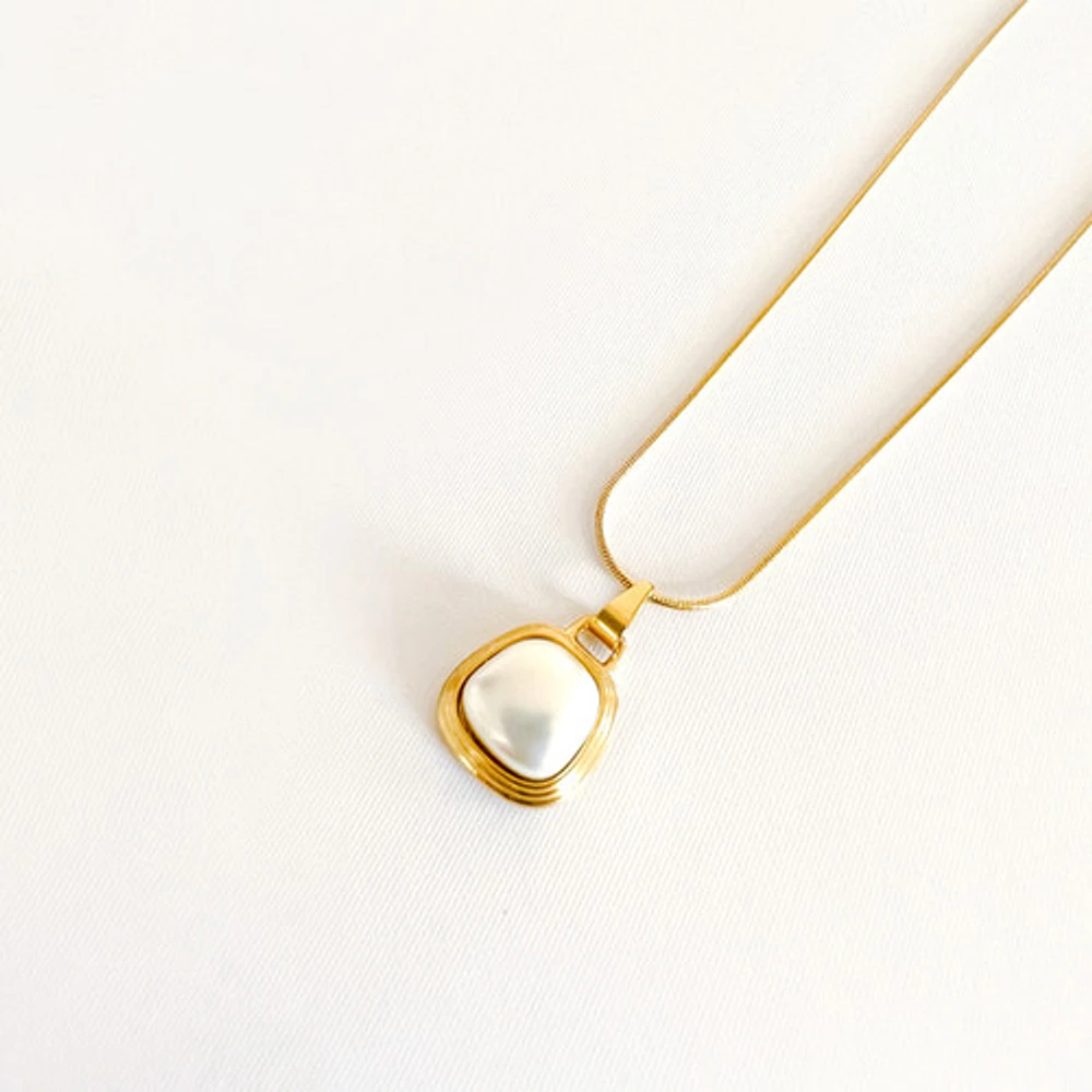 Pearl Surface Necklace