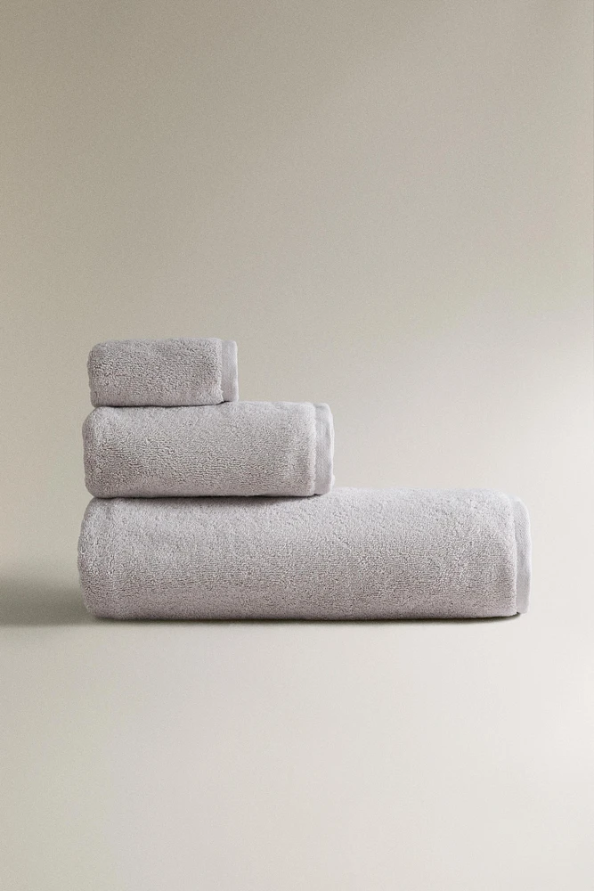 EXTRA SOFT COTTON BATH TOWEL (700 GXM²)