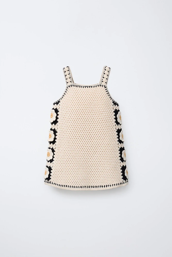 ROBE EN MAILLE À FLEURS CROCHET