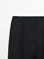 Pantalon fluide satiné et texturé