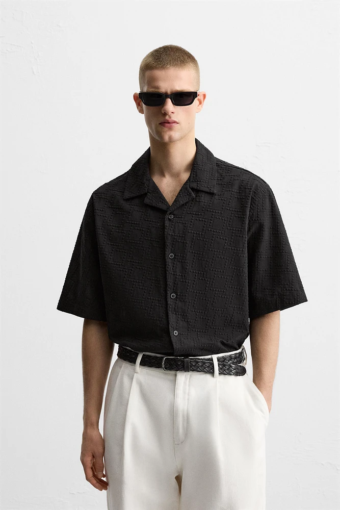 CHEMISE À BRODERIES GÉOMÉTRIQUES