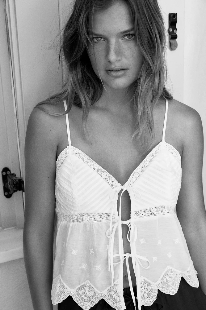 EMBROIDERED STRAPPY TOP