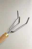 GARDEN RAKE WITH WOODEN HANDLE