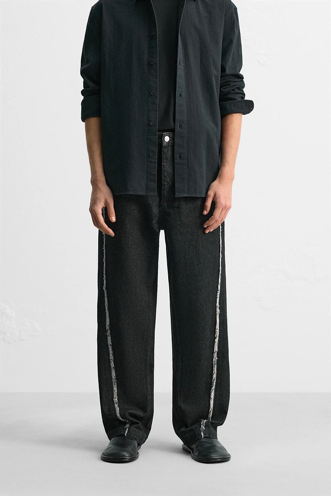 RELAXED FIT FRAYED SEAM JEANS
