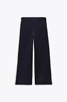 PANTALON EN MAILLE À BANDE LATÉRALE