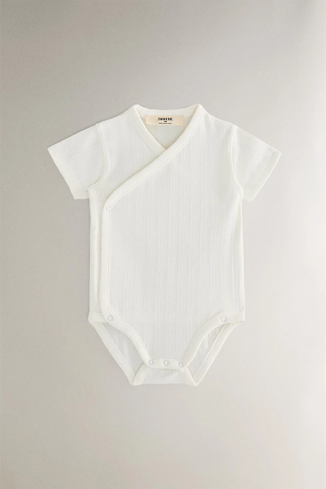 CHILDREN’S SET OF BODYSUITS