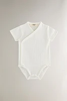 CHILDREN’S SET OF BODYSUITS