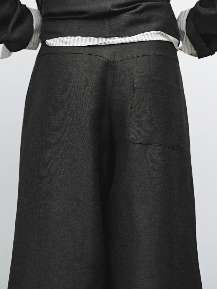 Pantalon large et fluide coutures apparentes