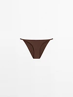 Bas de bikini fine lanière
