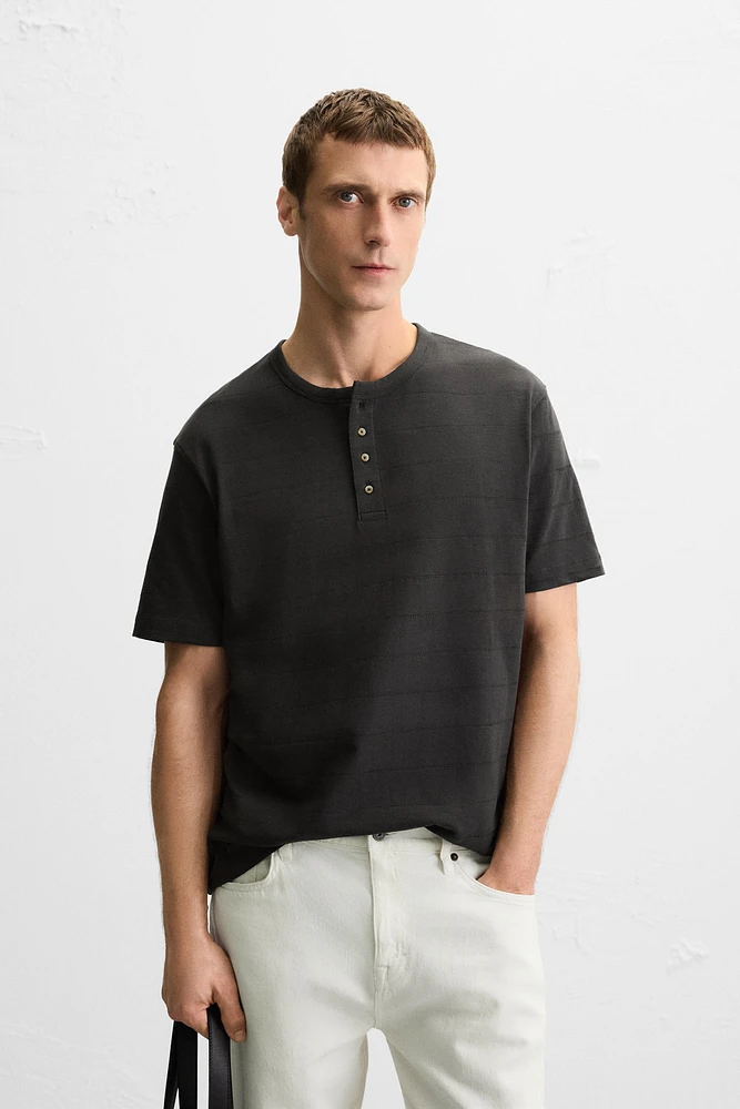 STRIPED BUTTON NECK T-SHIRT