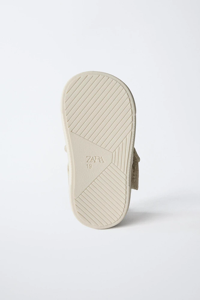 DAISY BAREFOOT SNEAKERS