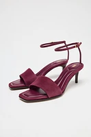 SANDALES À TALONS MI-HAUTS EN DAIM