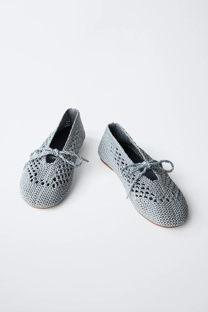 BALLERINES À LACETS EN CROCHET AVEC NŒUD