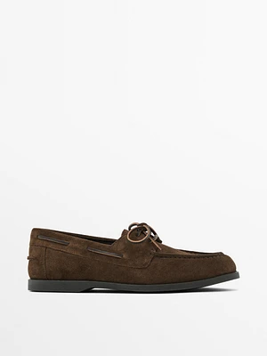 Split suede deck shoes with moc toe