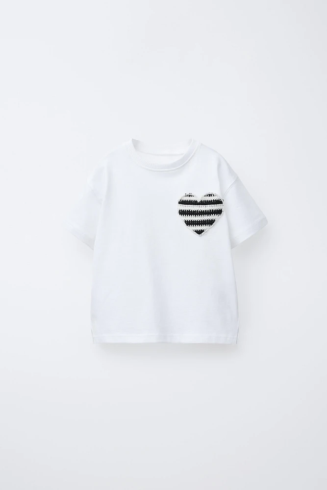 T-SHIRT À POCHE CŒUR EN CROCHET