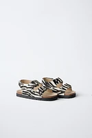 SANDALES EN CUIR ANIMAL PRINT