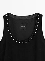 Top en cuir et daim à clous