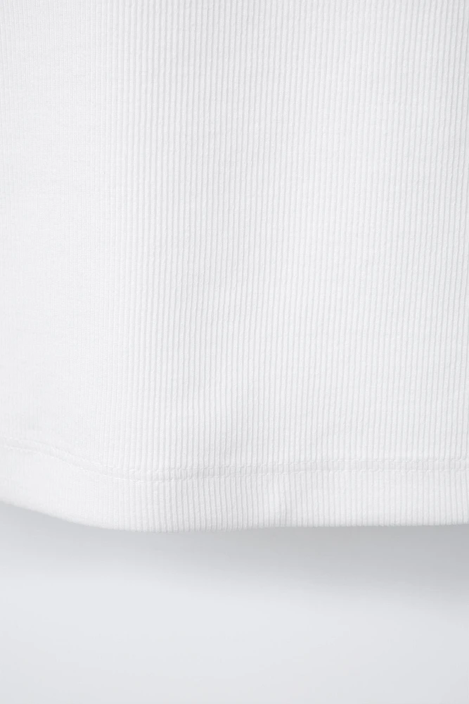 CONTRAST TEXT RIBBED T-SHIRT