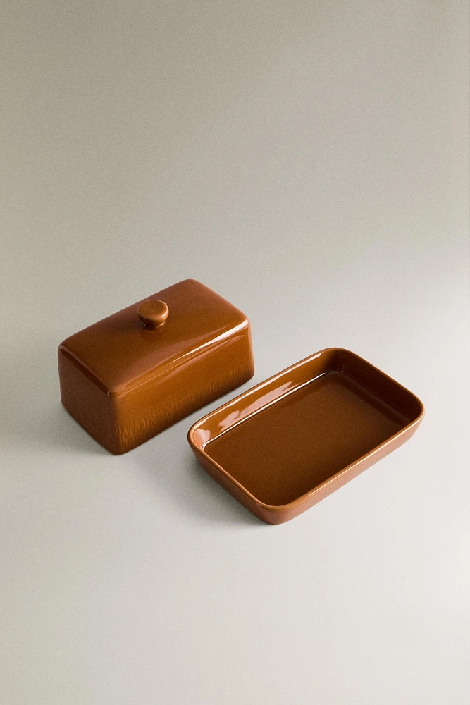 CARAMEL STONEWARE BUTTER DISH