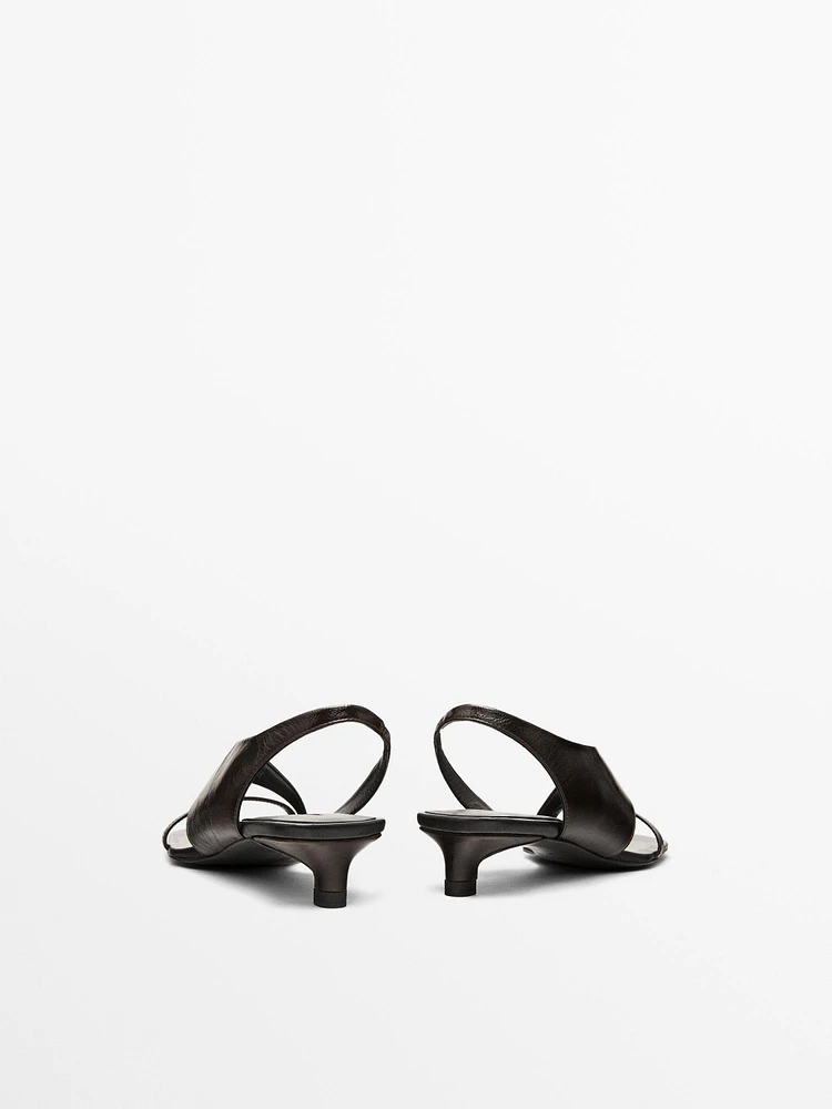 Sandales à talon asymétriques