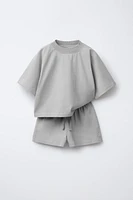 ENSEMBLE T-SHIRT ET BERMUDA TEINT EN PIÈCE