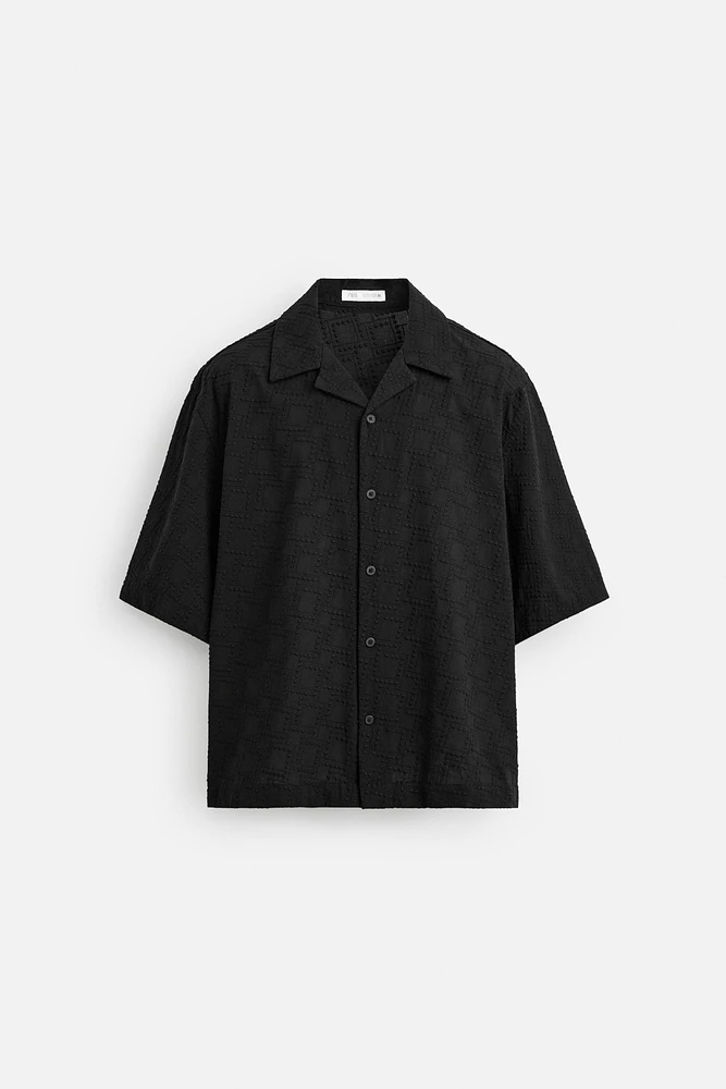CHEMISE À BRODERIES GÉOMÉTRIQUES