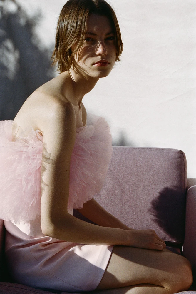 ROBE COURTE EN TULLE À VOLUME