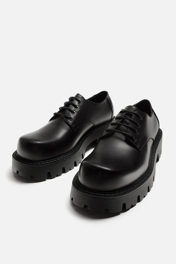 CHAUSSURES À SEMELLE VOLUME
