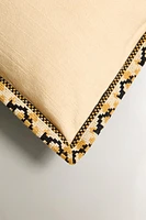 THROW PILLOW COVER WITH GEOMETRIC EDGE