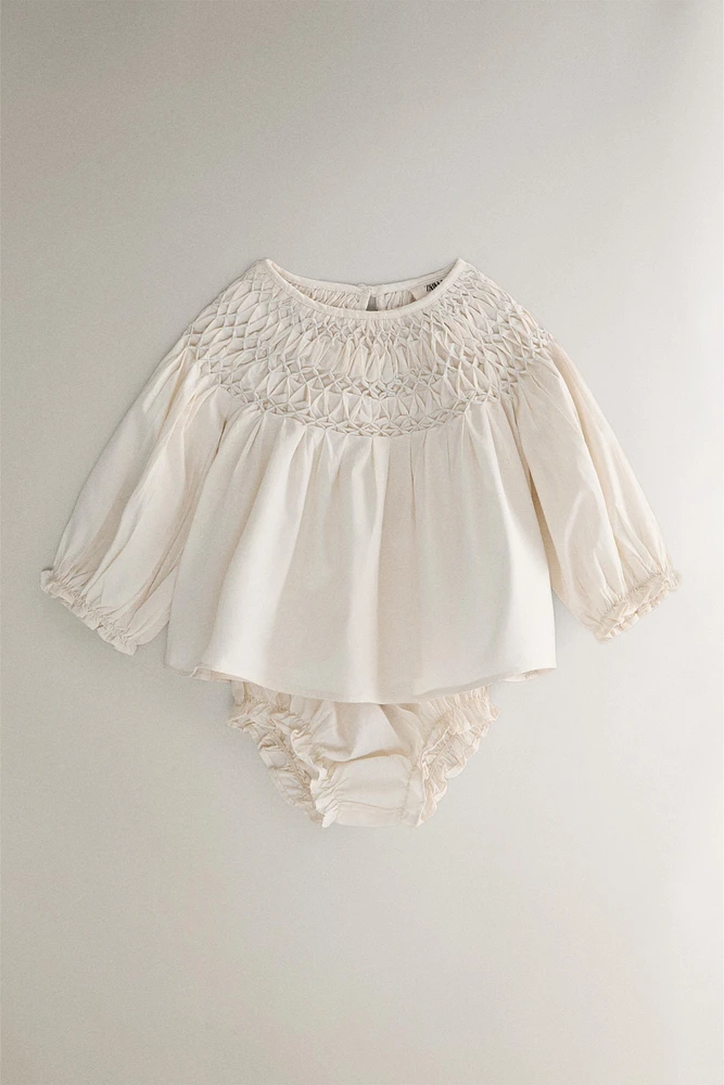 CHILDREN'S SMOCKED BABY SET