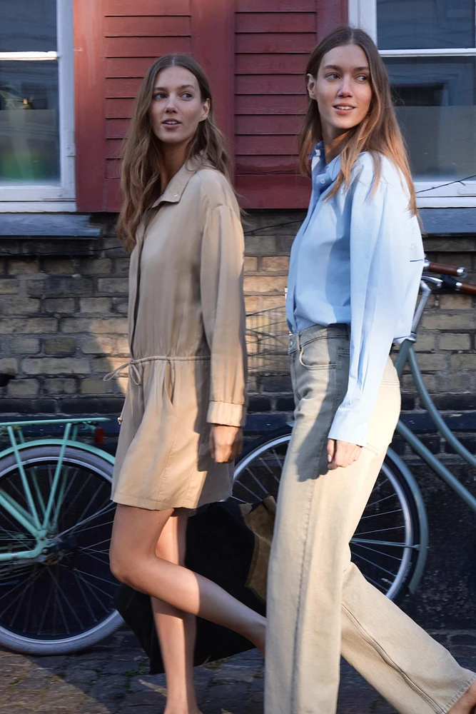 CHEMISE EN POPELINE AVEC ANNEAU DANS LE DOS